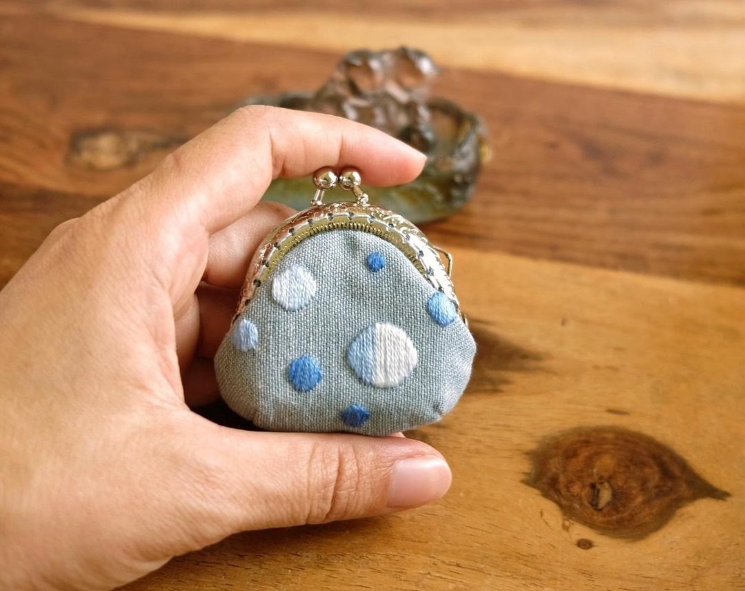 CaCa Crafts【春の初色】| 手工刺绣 超迷你口金包 - 零钱包 - 绣线 蓝色