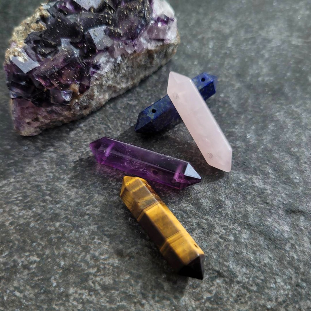 DIY材料。青金石/紫晶/粉晶/虎眼石  3cm六棱柱晶柱矿石(孔洞0.8) - 零件/散装材料/工具 - 水晶 多色