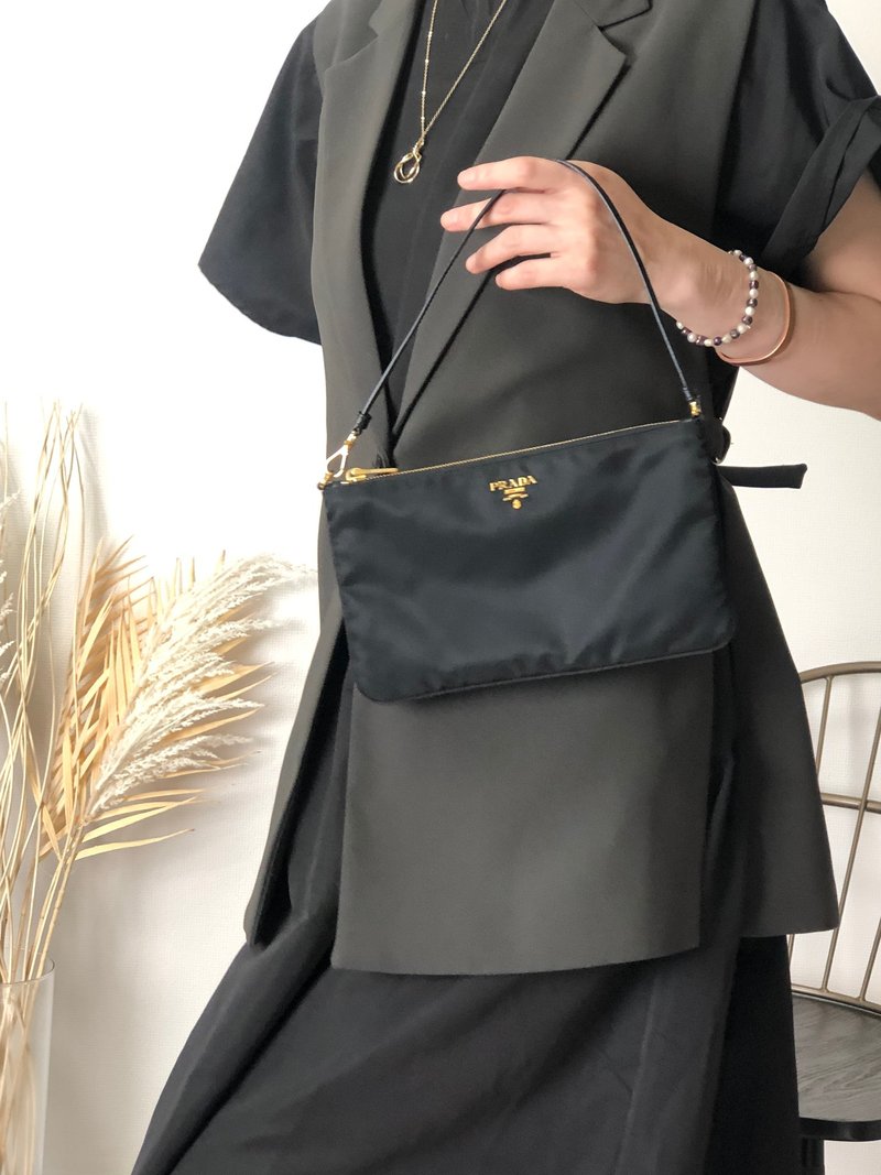 【 日本直送 名牌中古包 】PRADA 普拉达 侧肩包 黑色 Logo 尼龙 饰品小包 vintage 古董 w5h4j5 - 侧背包/斜挎包 - 尼龙 黑色