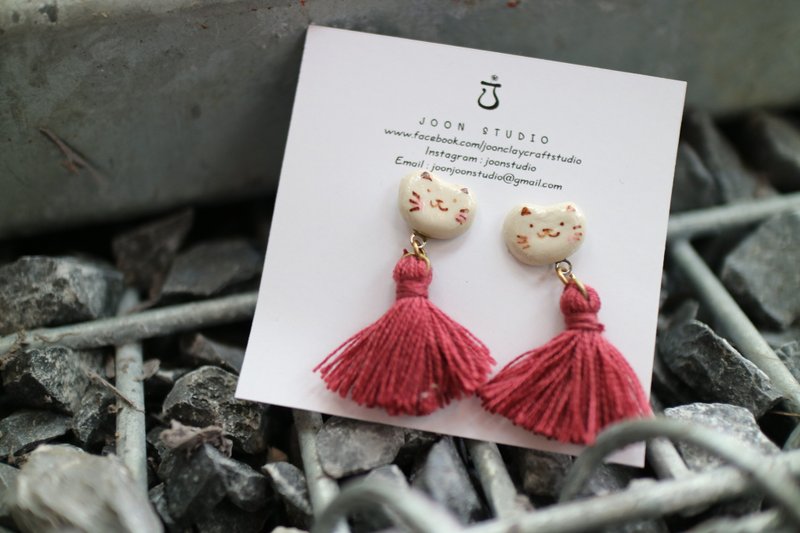 The cat tassel earring - 耳环/耳夹 - 陶 