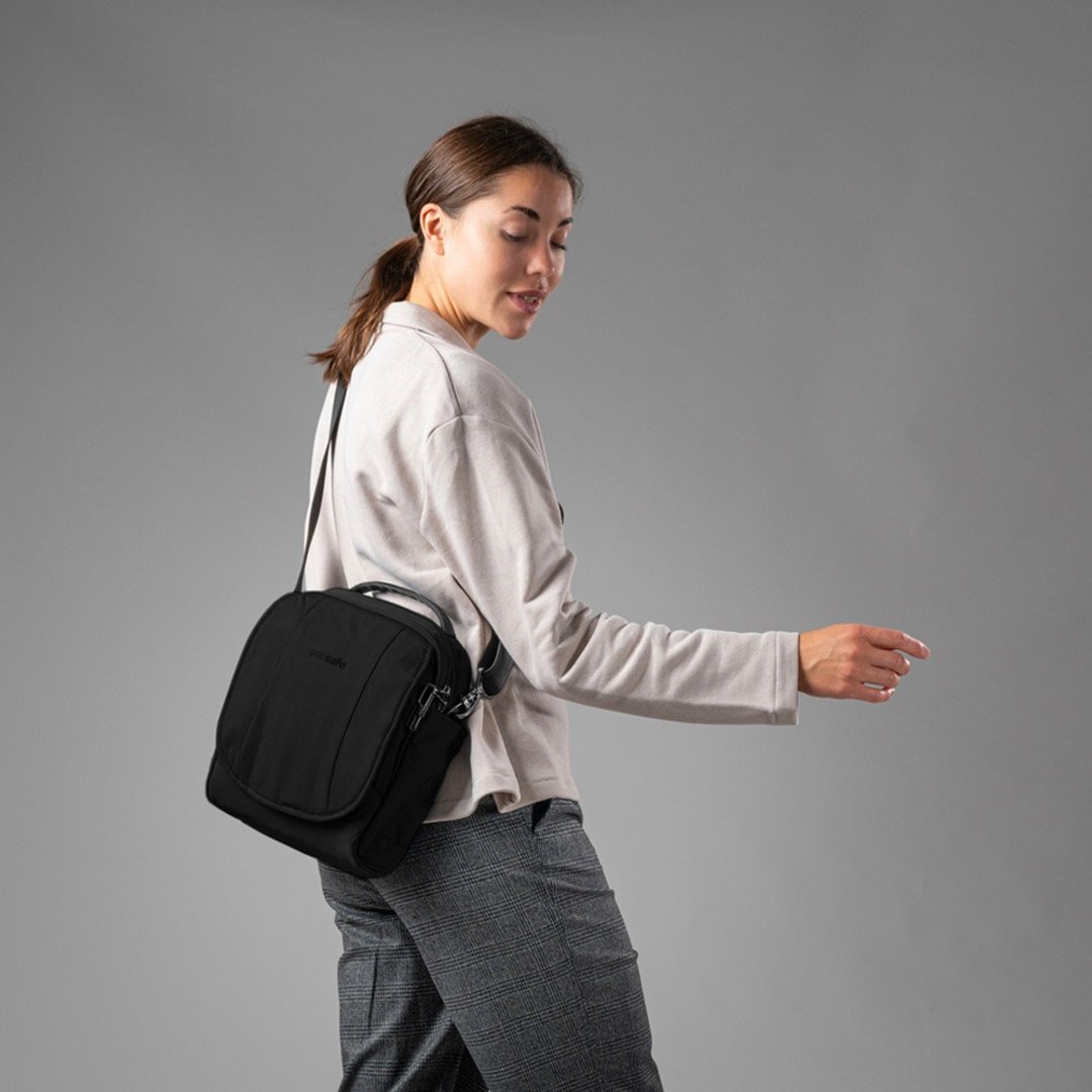 Pacsafe | Metrosafe LS200 五大专利防盗 都市斜肩包 7L 黑色 - 侧背包/斜挎包 - 环保材料 黑色