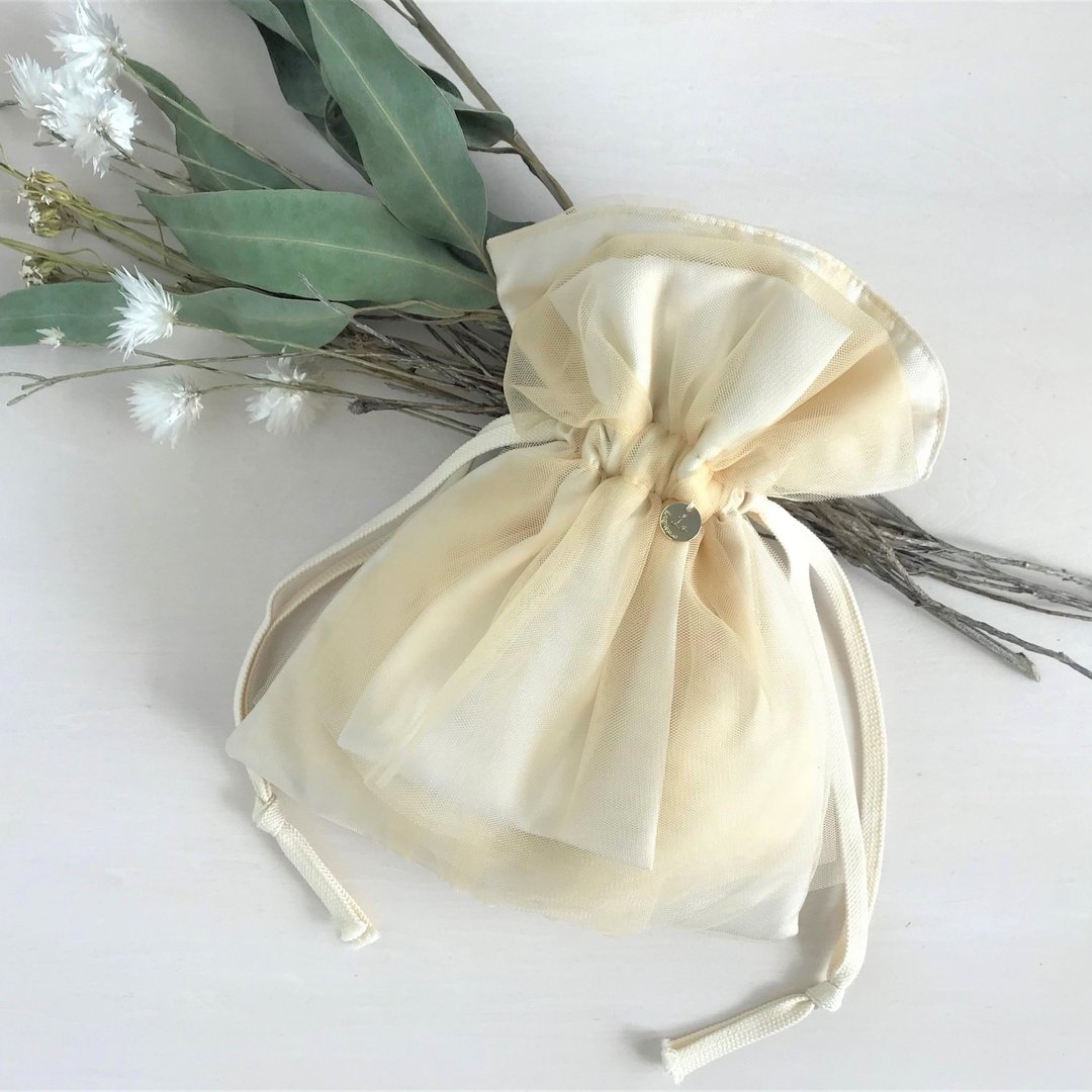 Overtulle Twill Ribbon Drawstring Pouch Ivory Beige - 化妆包/杂物包 - 其他材质 白色