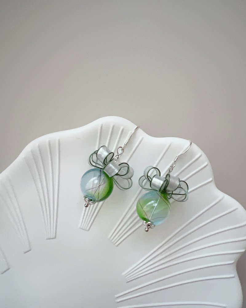 交换礼物 绿 垂坠式树脂耳环 - 耳环/耳夹 - 树脂 绿色