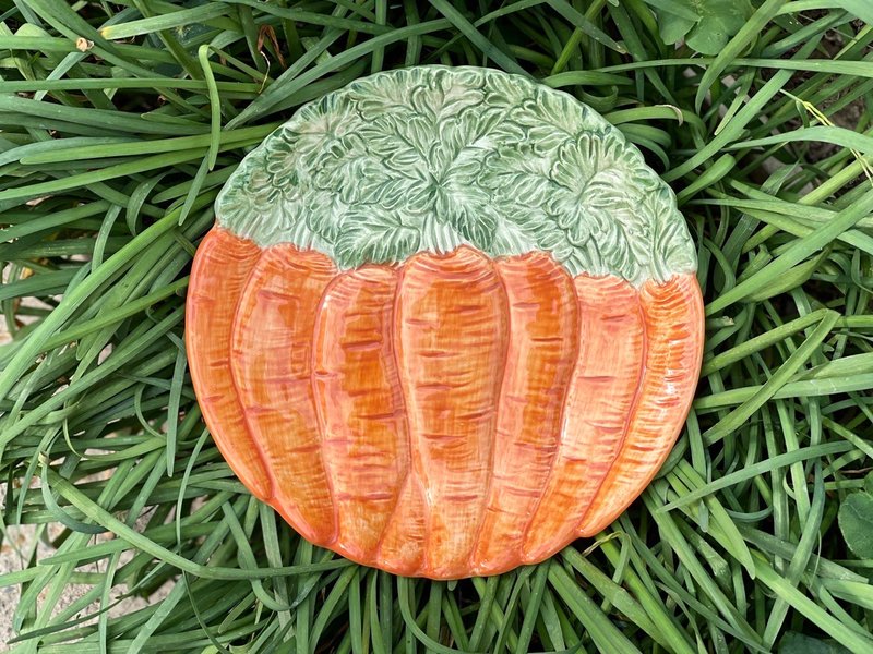 台湾制造 纯手工绘制盘 陶瓷平盘 兔宝宝红萝卜点心盘 - 盘子/餐盘/盘架 - 瓷 橘色