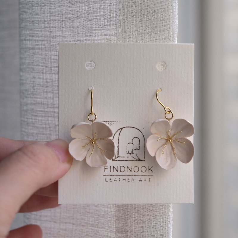 白梅花 皮革耳饰 - 耳环/耳夹 - 真皮 白色