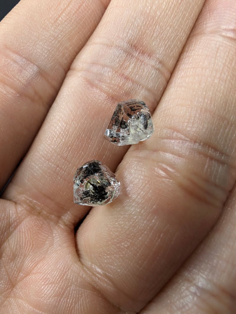 【订制品】闪灵钻原石 耳钉 耳针 天然水晶 耳环 925纯银 - 耳环/耳夹 - 水晶 