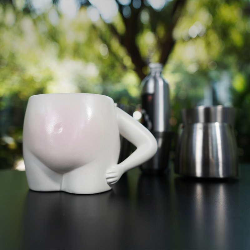(身材焦虑走開!) 美人肚肚杯 手工陶瓷 温度变色 粉紅屁屁肚肚 - 其他杯子 - 陶 白色