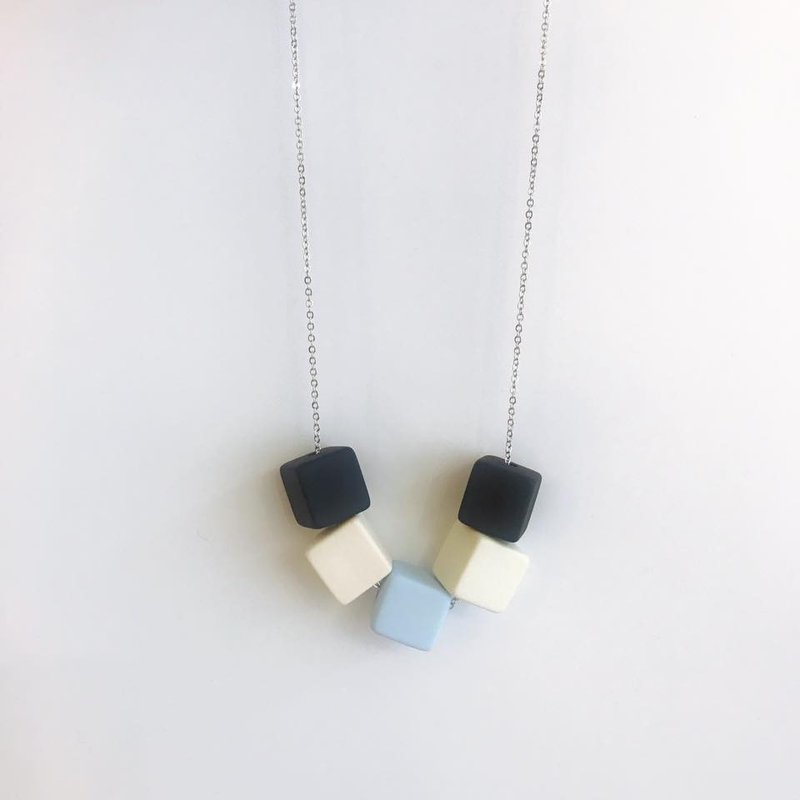 灰色 粉蓝色  米白色 珠子 波波球 颈链 项链 颈链 项链 生日礼物 闺密礼物 毕业礼物 - 颈链 - 塑料 黑色