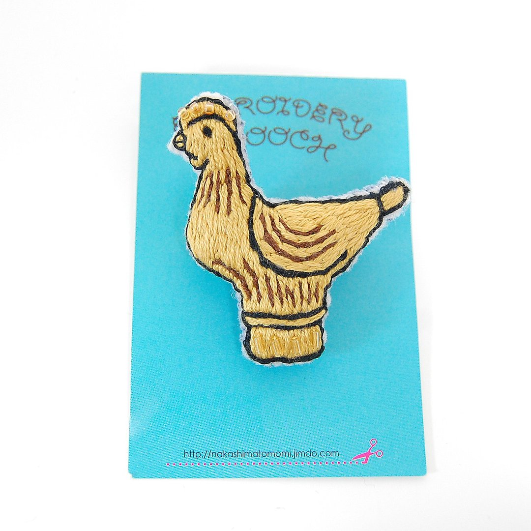 Haniwa embroidery brooch chicken - 胸针 - 绣线 橘色