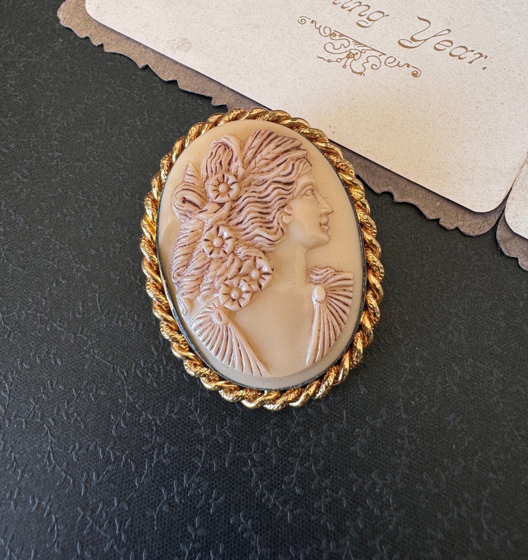 古董Vintage浮雕钢索编织椭圆cameo 仕女别针 胸针  B1799 - 胸针 - 其他金属 金色