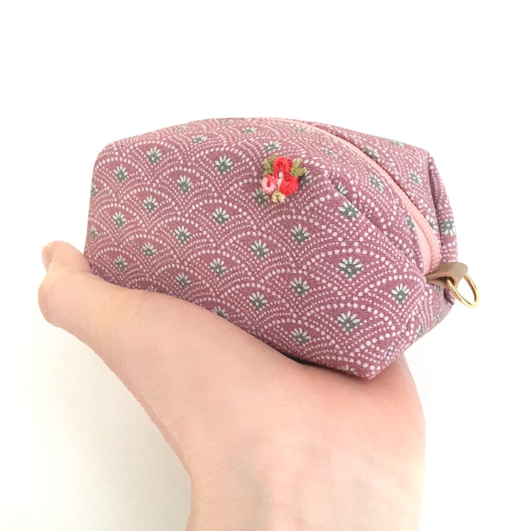 Pouch with Japanese Traditional Pattern, Kimono (Small) - Silk - 化妆包/杂物包 - 丝．绢 粉红色