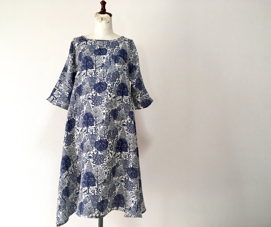 Embroidery Forest Flare One Piece Scandinavian trees and animals five-quarter sleeve ivory - 洋装/连衣裙 - 棉．麻 白色