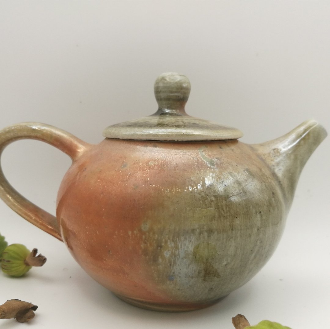 手拉胚柴烧茶壼自然落灰火吻印记个性商品最佳礼物纪念品 - 茶具/茶杯 - 陶 金色