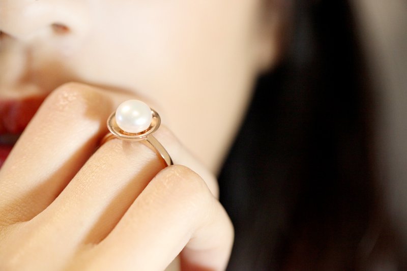 Cordelia 淡水珍珠 经典纯银戒指 （镀18k玫瑰金 / 925银 ） - 纯手工 珠宝  原创设计艺术 情人 生日 礼物包装 约会 质感 - 戒指 - 宝石 金色