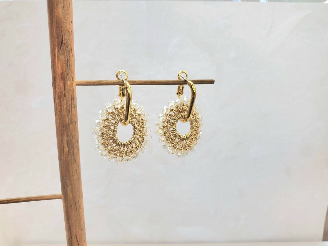 Crochet earrings that lighten your heart Dahlia - 耳环/耳夹 - 尼龙 金色