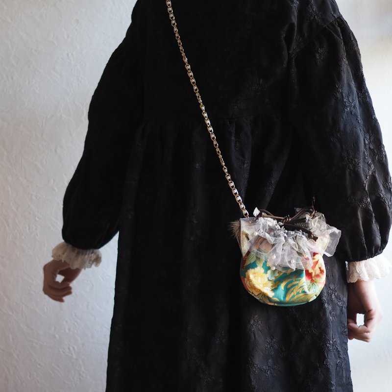 Cat-shaped purse pochette with spring fluffy lace (1 piece) - 侧背包/斜挎包 - 棉．麻 绿色