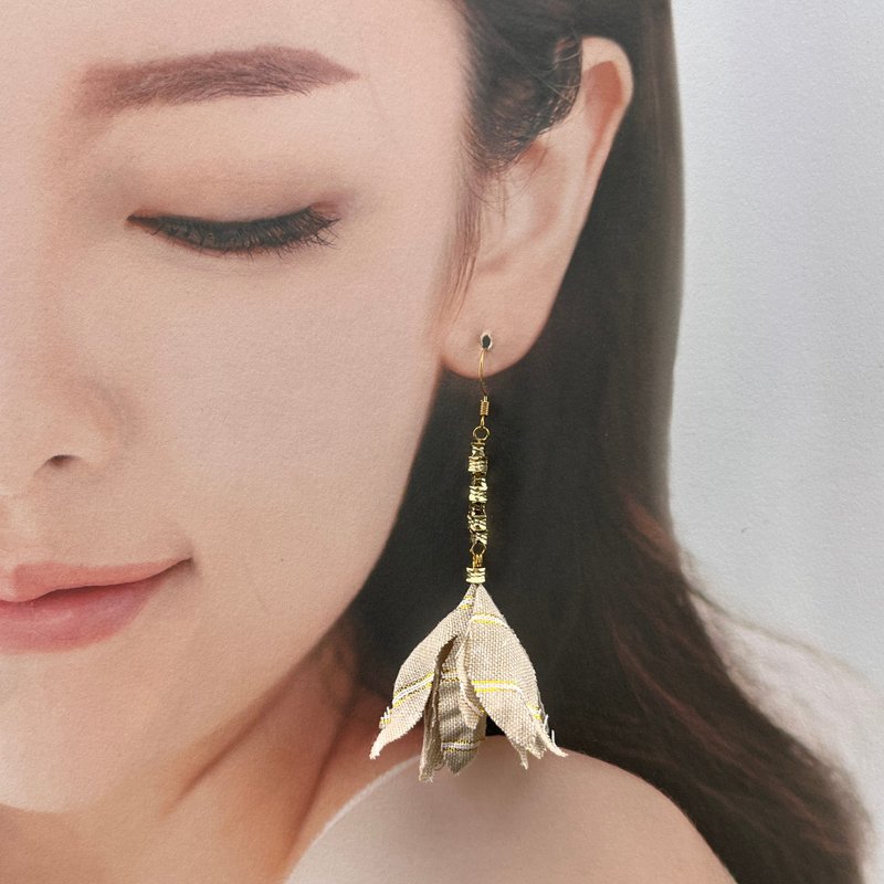 Pinkoi 限定独家 | Cheer 欢呼自然色经典小金块长耳环 - 耳环/耳夹 - 其他材质 多色