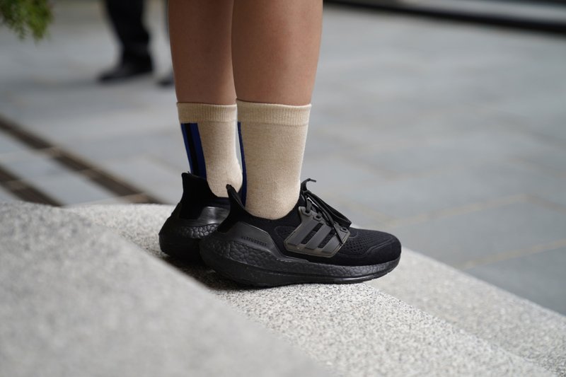 STREETWEAR-纯棉中筒袜(米茶底) - 袜子 - 棉．麻 卡其色