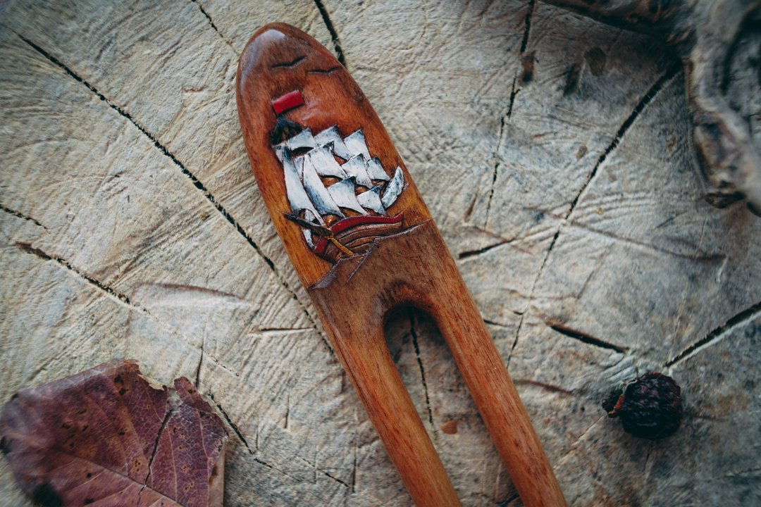 Hair pin with sea & ship, wooden hair fork, hair clip, hair accessory, hairclip - 发饰 - 木头 咖啡色