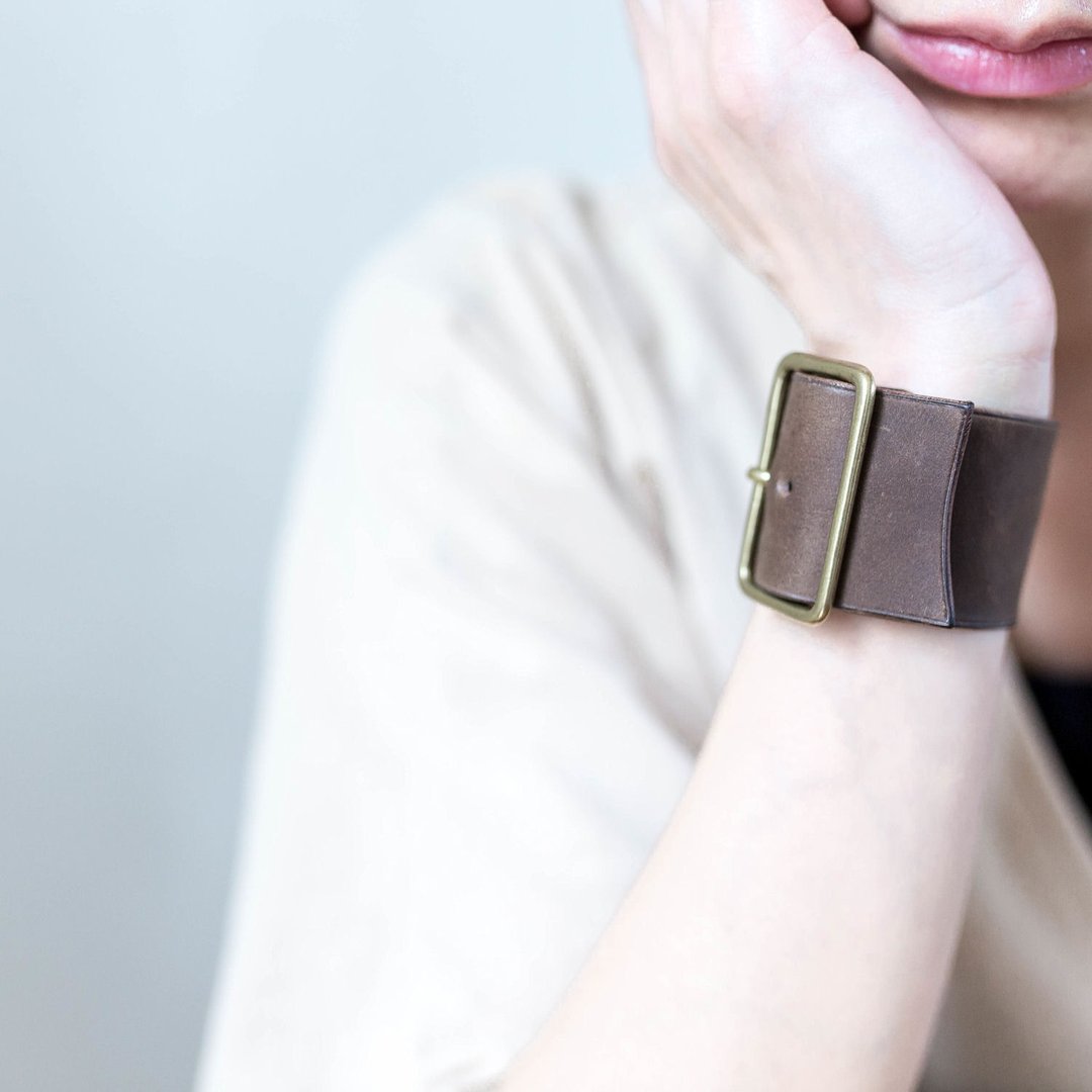 Brass buckle leather bracelet / coffee mocha - 手链/手环 - 真皮 咖啡色