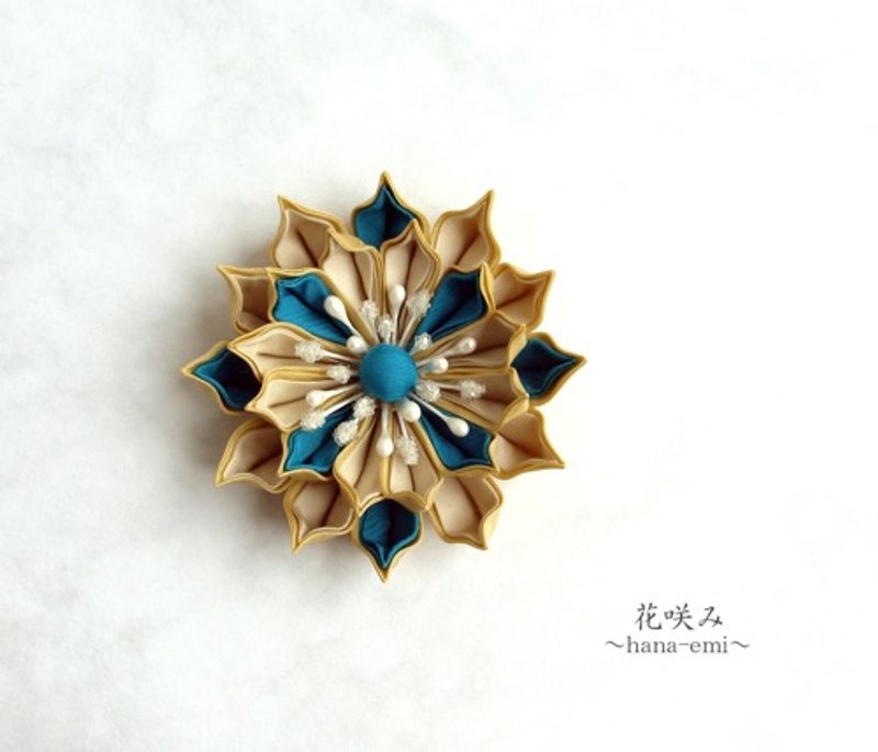 花崎绿松石绿x 米色 x金黄花痴胸针 Tsumami 工艺品 - 胸针 - 棉．麻 黄色