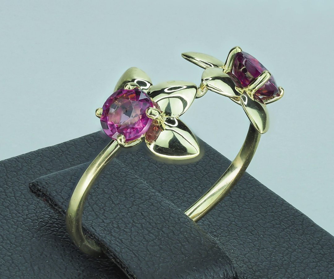 14 kt gold ring with 2 garnets. Flower gold ring. - 戒指 - 贵金属 金色