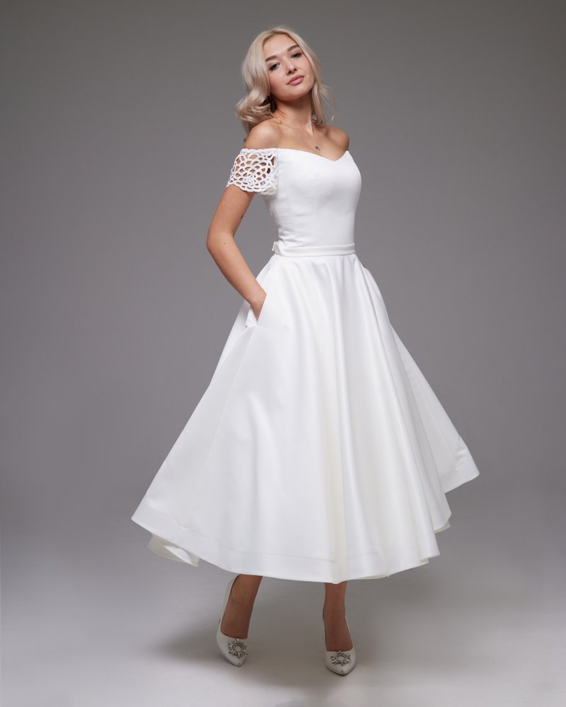 紧身胸衣短版缎面婚纱、缎面婚纱、茶长婚纱 - 晚装/礼服 - 其他材质 白色