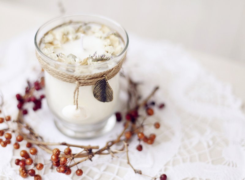 【Un Jess Cadeau】夏季贝壳清新天然精油大豆蜡蜡烛 - 香薰/精油/线香 - 蜡 白色