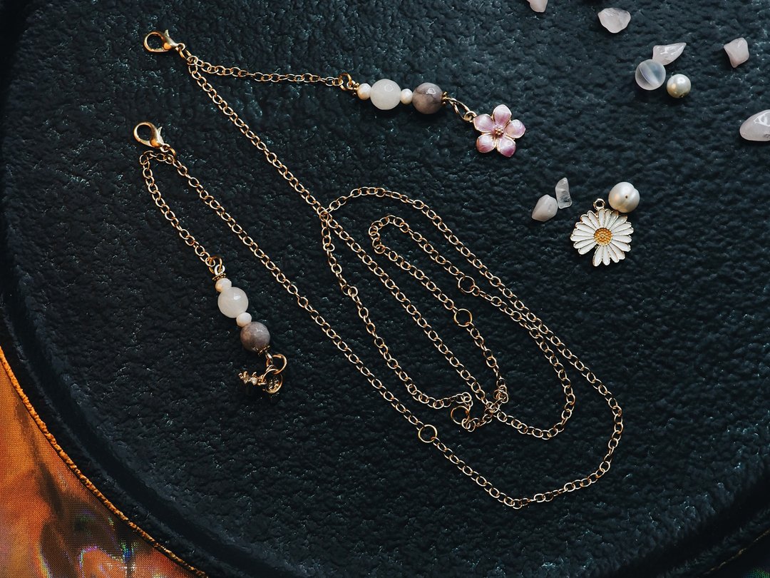 Flowers of Love - Mask chain or glasses chain - 挂绳/吊绳 - 贵金属 金色