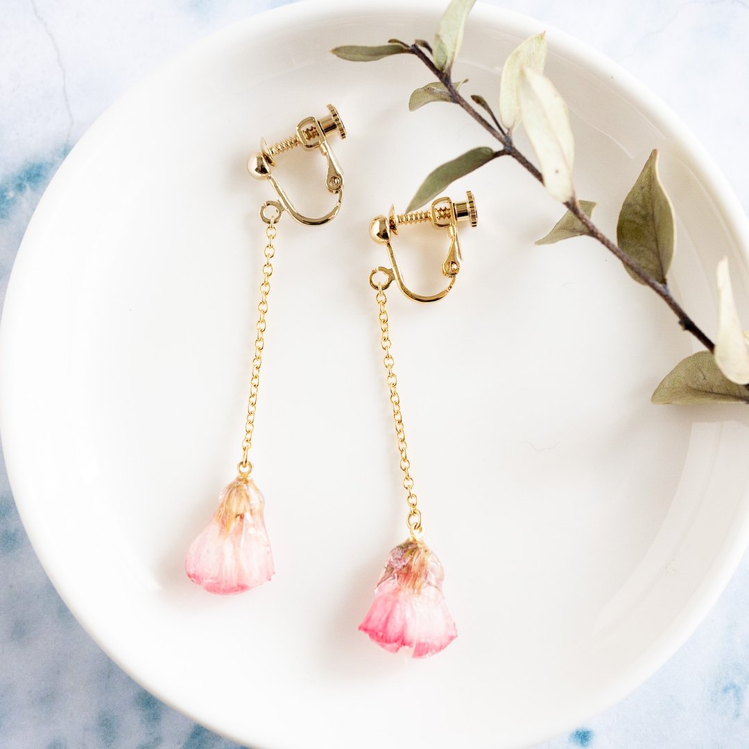 Wavyleaf sea-lavender earrings - 耳环/耳夹 - 树脂 粉红色