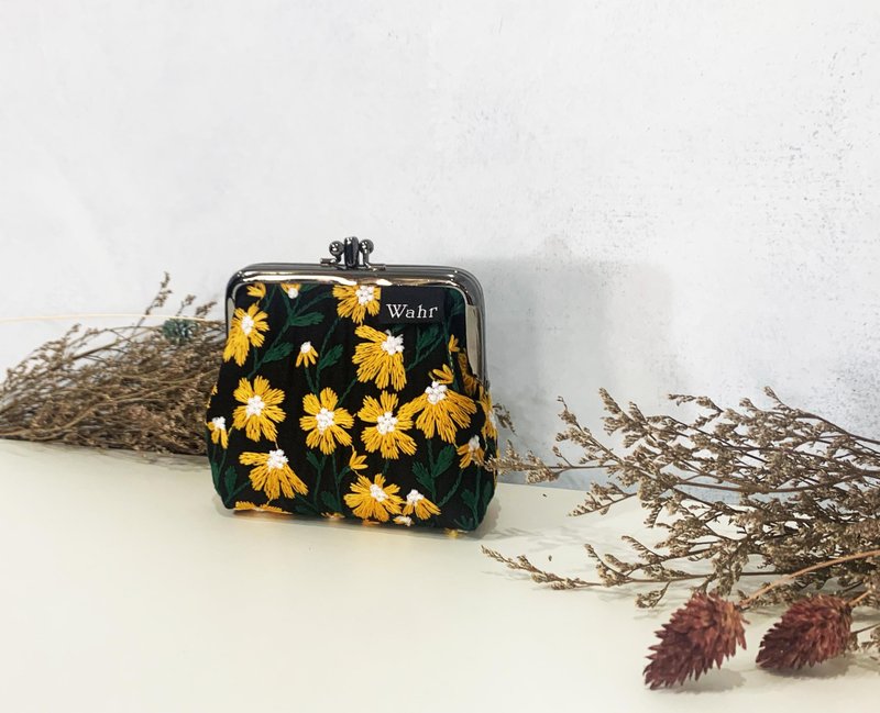立体刺绣黑黄花 双格 口金包 卡片包 随身包 化妆包 杂物包 零钱 - 零钱包 - 棉．麻 黑色