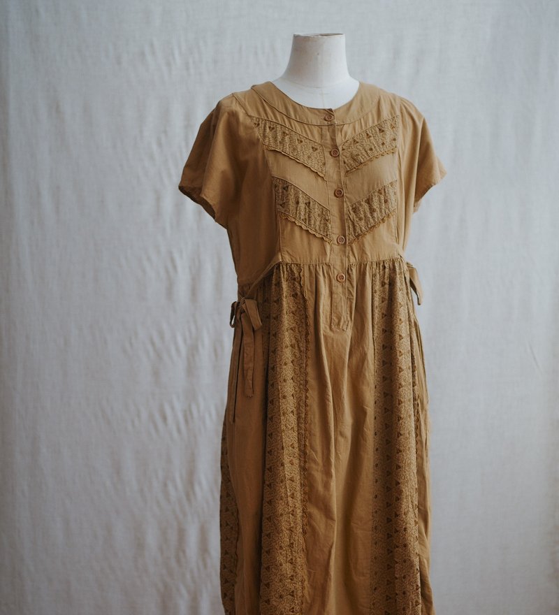 深卡其连袖纯棉绣花洋装 - 洋装/连衣裙 - 棉．麻 卡其色
