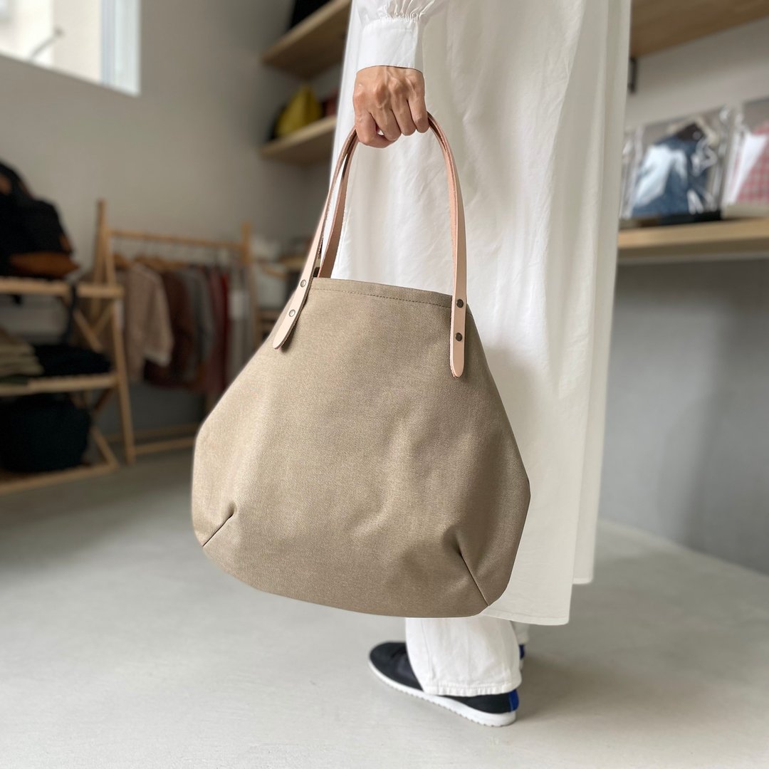 [2022 new color / new size] Cordura and extra-thick round tote bag-M size [Khaki] - 手提包/手提袋 - 真皮 卡其色