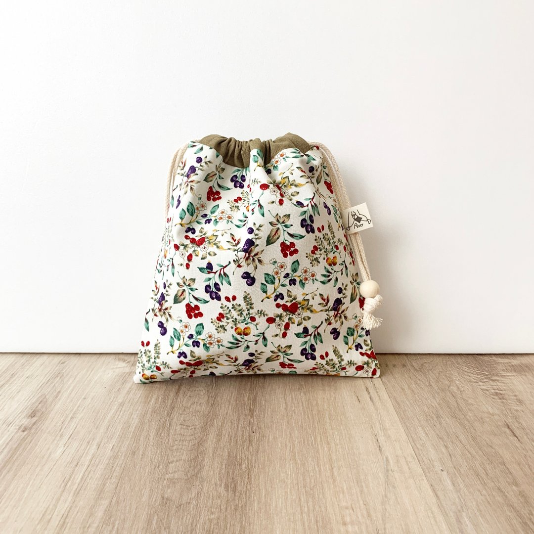 【River】束口收纳袋/印花布料/莓果/白 - 化妆包/杂物包 - 棉 白色