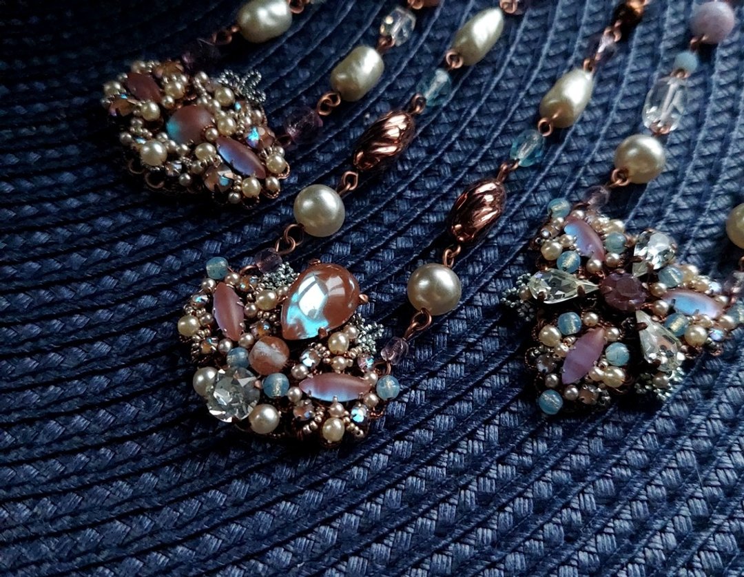 蓝宝石项链，搭配 Saphiret、Sapphirine、Sapphireline 或 Sapphireen。 - 项链 - 玻璃 紫色