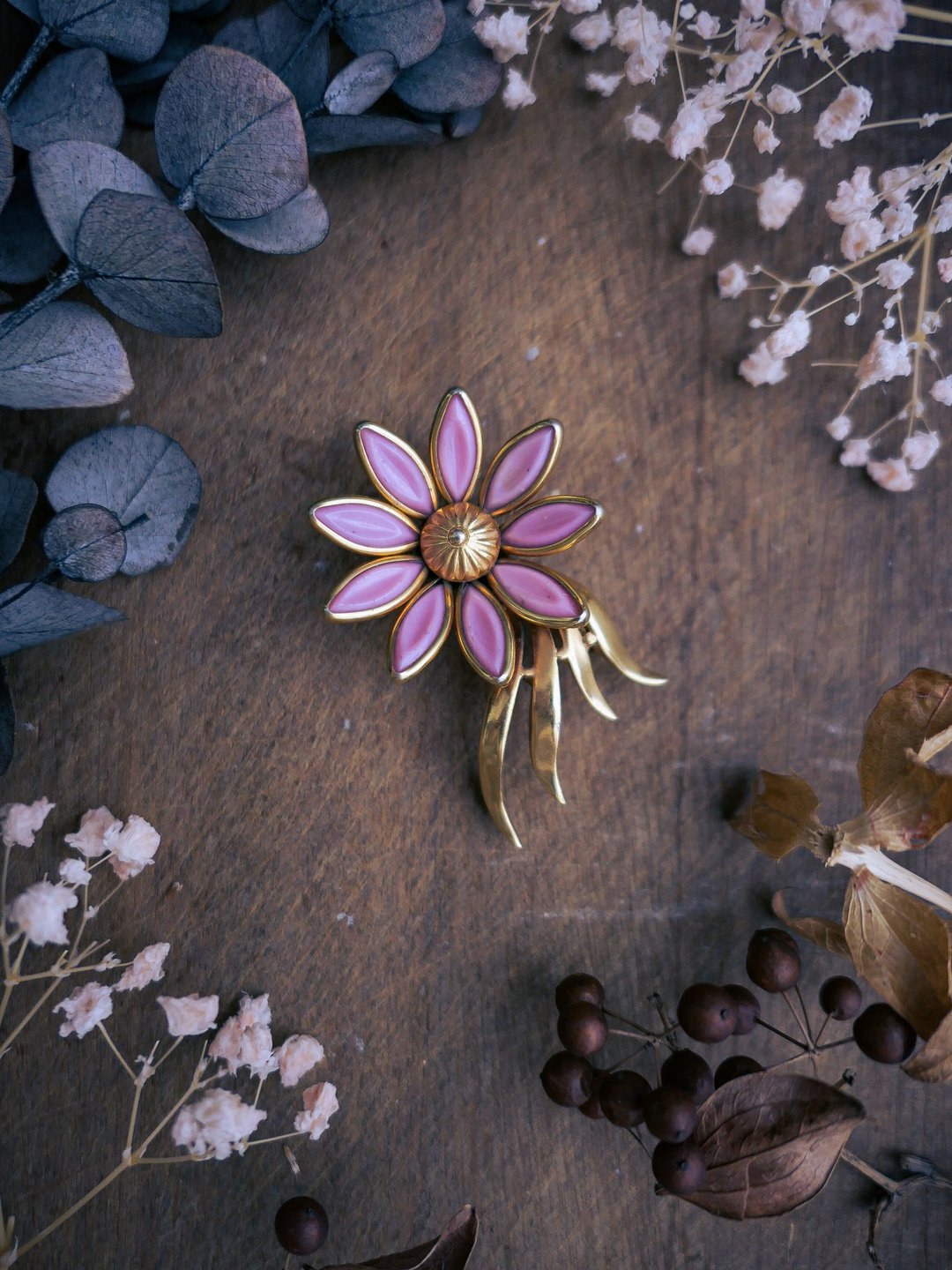 Trifari 粉红牛奶玻璃雏菊胸针－美国古董首饰 Vintage Jewelry - 胸针 - 其他金属 粉红色