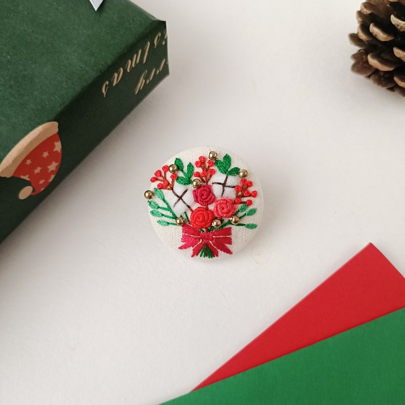 圣诞花束刺绣胸针 - 胸针 - 棉．麻 红色