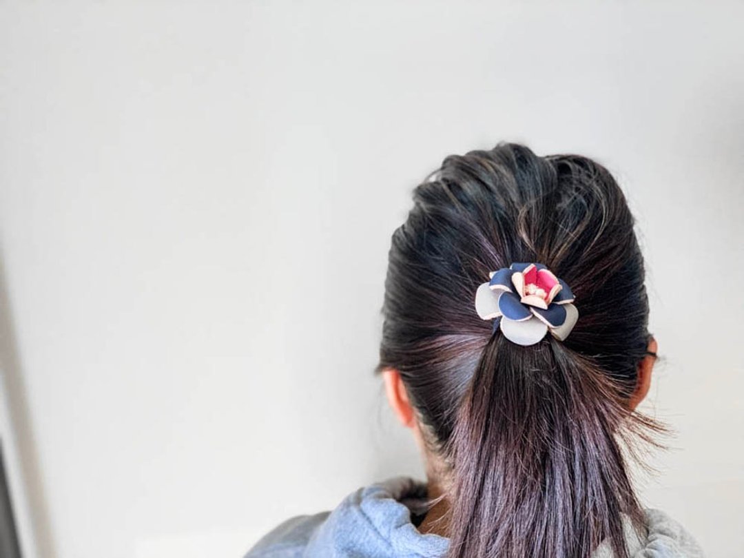 FLORAL Calm and colorful MIX Navy blue / ash / peach Floral cubic hair rubber Corsage also FCH-HNP - 发饰 - 真皮 蓝色