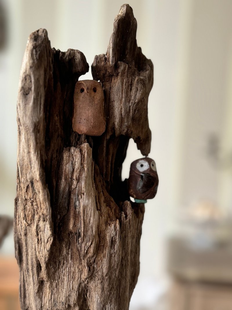 纯手捏陶瓷猫头鹰与漂流木摆饰 - 摆饰 - 陶 咖啡色