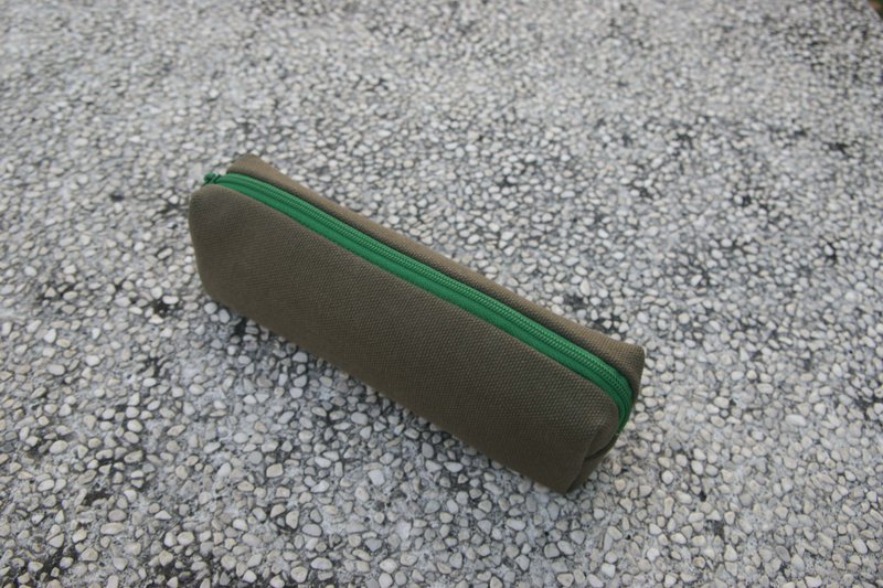 双面配色 两面都可以使用的笔袋  圣诞节交换礼物 - 铅笔盒/笔袋 - 棉．麻 