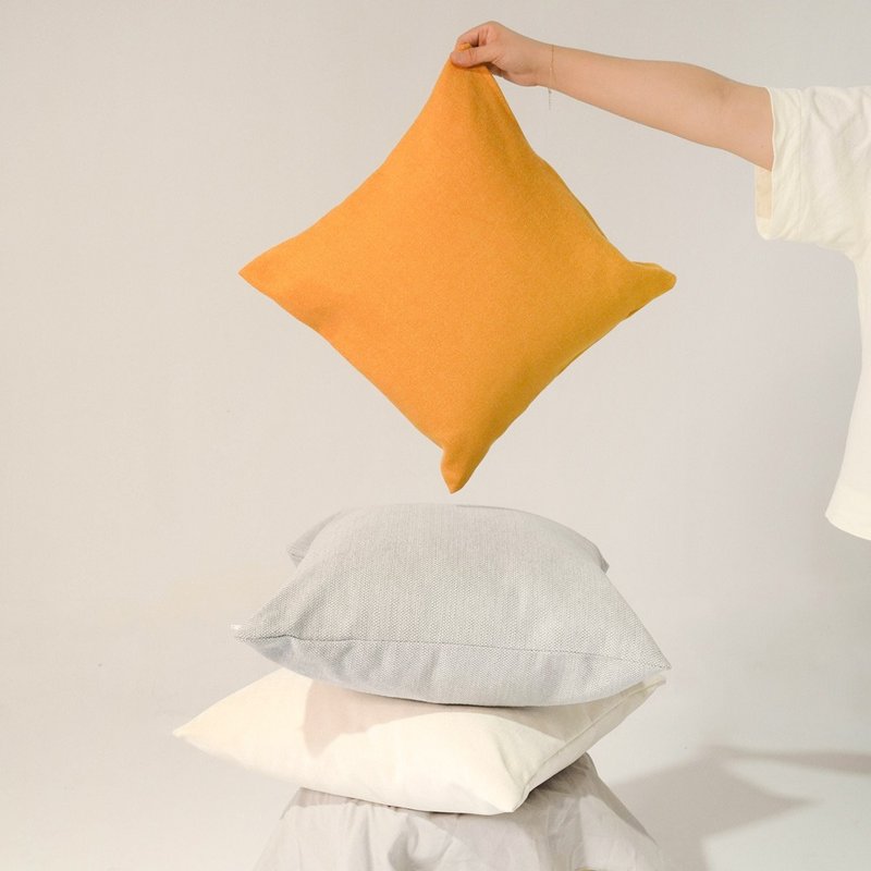 外销日本顶级羽绒枕芯－S1 40X40cm 方型抱枕枕芯 - 枕头/抱枕 - 羽绒 白色