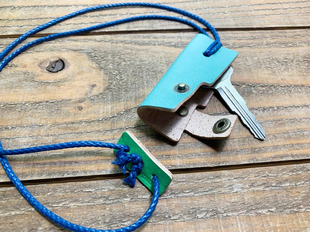 OTONA Genki Morimori Summer Turquoise Color Adult Kagiko Keychain Key Cover Neck OKK-TYG-N - 钥匙链/钥匙包 - 真皮 蓝色
