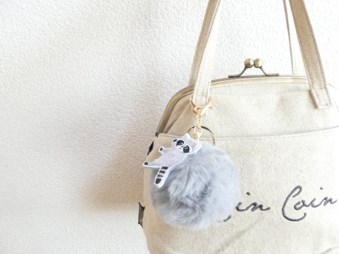Fur pompon bag charm gray embroidered raccoon - 钥匙链/钥匙包 - 棉 灰色
