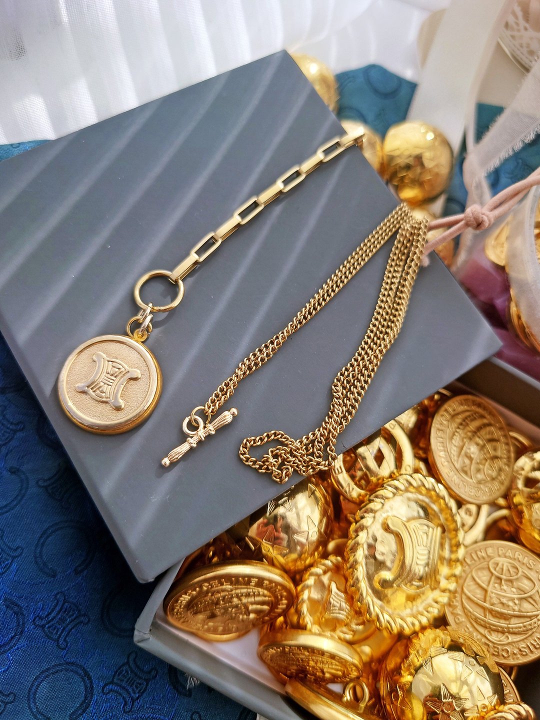 中古孤品 CELINE 凯旋门金牌钮扣 锁骨链颈链项链 钥匙扣挂件挂饰 - 项链 - 其他金属 金色