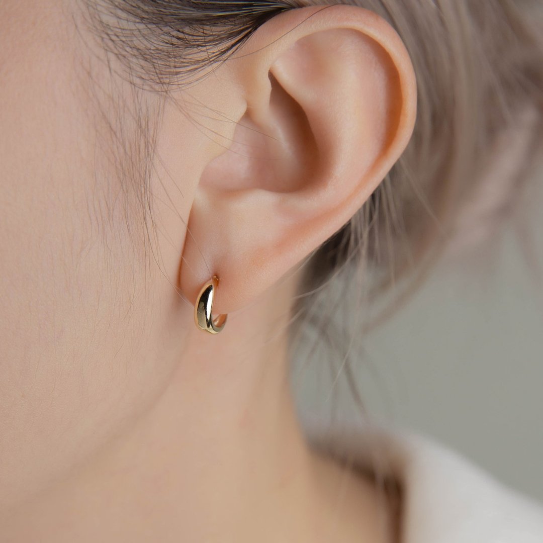 10mm Hoop Earrings (18KGold Plated) 金色小圈圈耳环 黄铜镀金 - 耳环/耳夹 - 铜/黄铜 金色