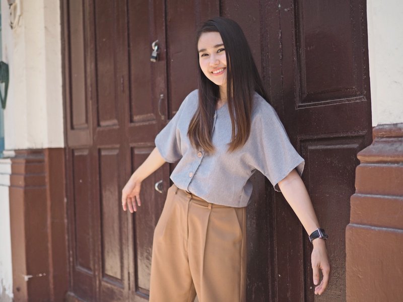 Tanjai Linen top V neck short-sleeve  (Grey) - 女装上衣 - 亚麻 灰色