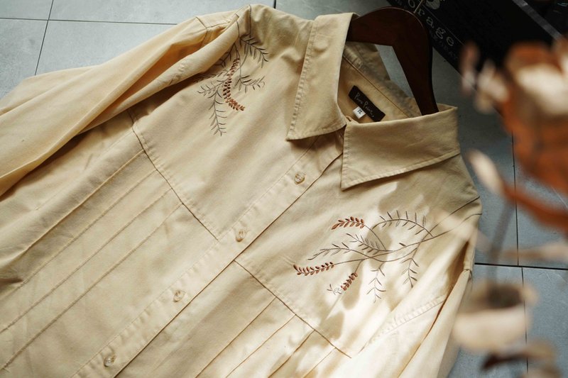 寻宝古着-森林系卡其棉叶子刺绣宽松长版衬衫 - 女装衬衫 - 棉．麻 卡其色