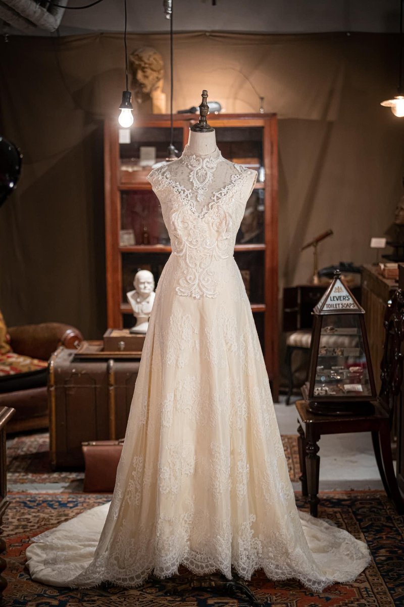 特价货品复古蕾丝背心款式米黄色婚纱 - 晚装/礼服 - 棉．麻 黄色