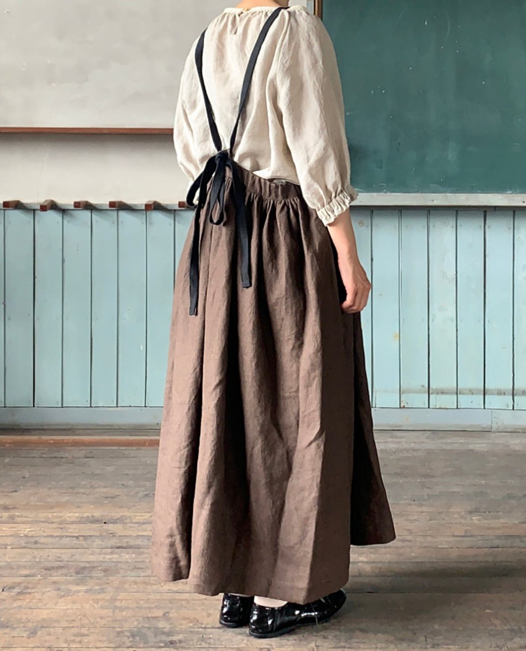 后系带围裙式连衣裙 ∣ 手工制作 日本制造 ∣ 天然亚麻 - 洋装/连衣裙 - 棉 咖啡色