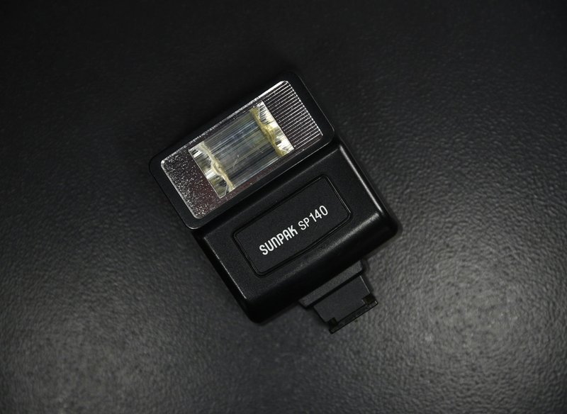 【经典古物】Sunpak Auto SP140 含闪灯同步线 复古 闪光灯 - 相机 - 其他材质 